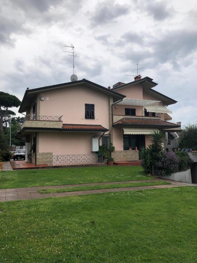 Villa Cantarelli Massa  Eksteriør billede